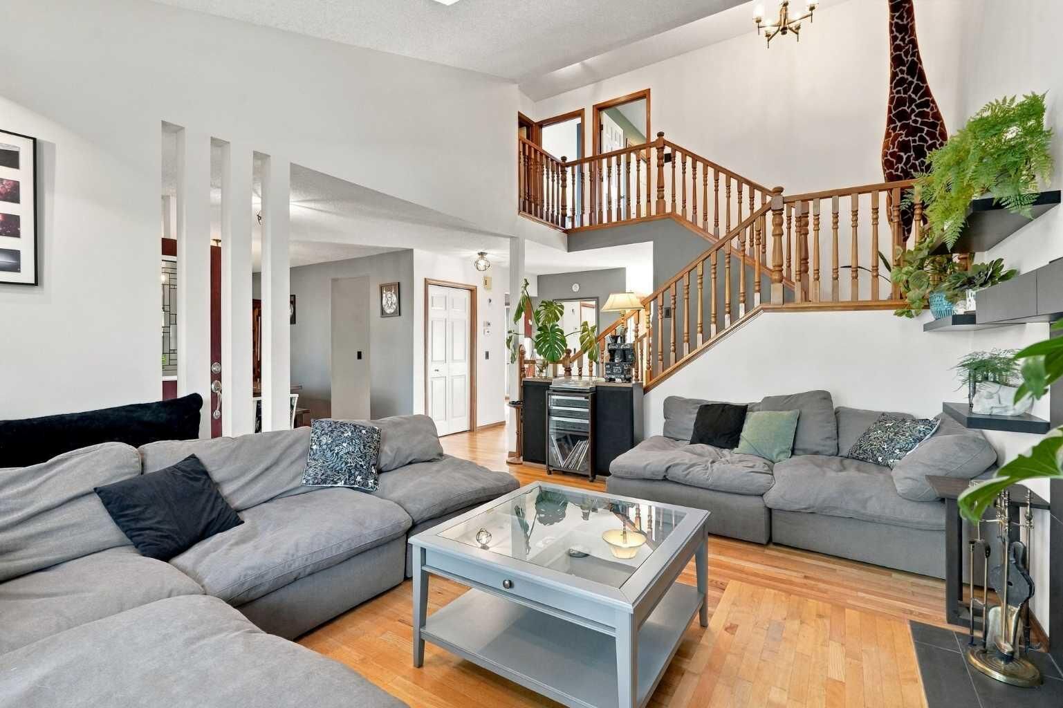 Property Photo:  296 Woodbine Boulevard SW  AB T2W 4K7 