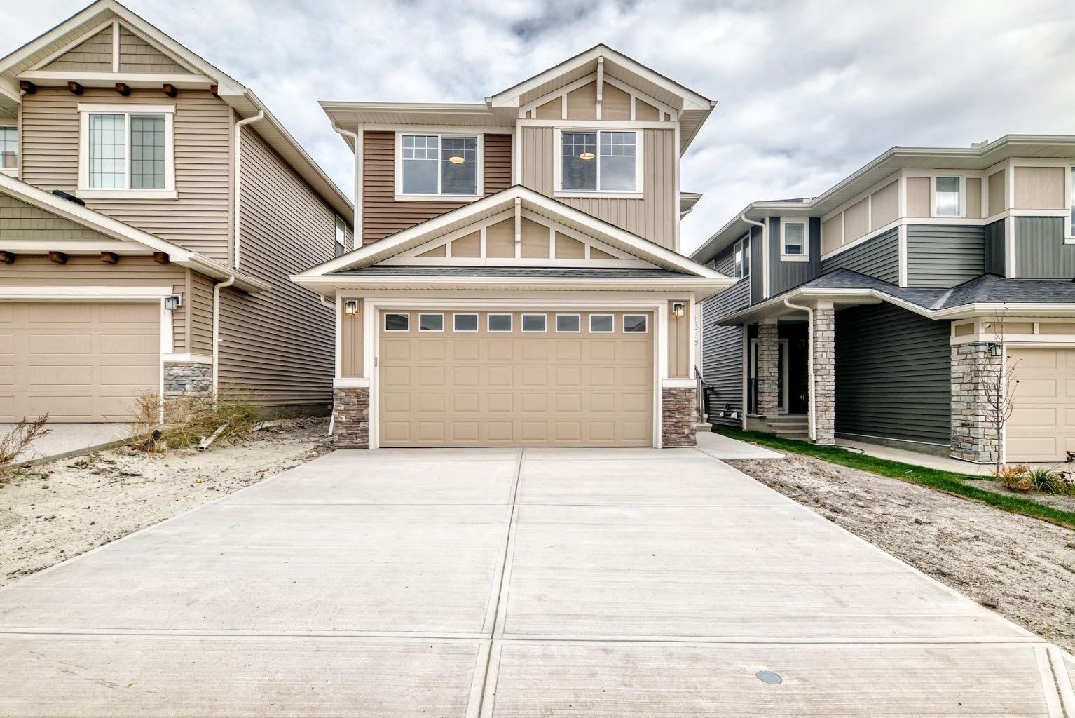 Property Photo:  1359 Bayview Crescent SW  AB T4B 5P1 