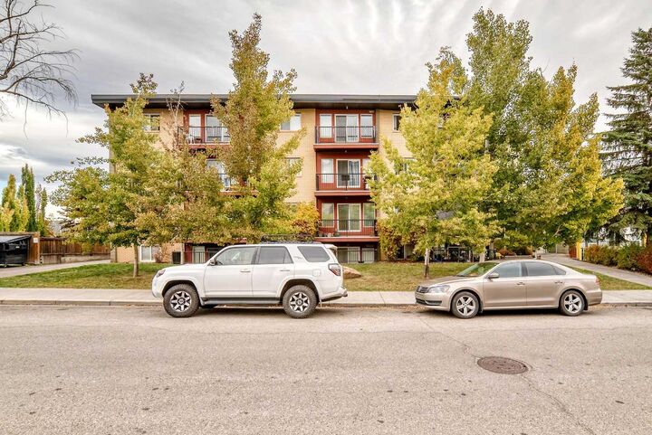 Property Photo: 1424 22 Avenue SW 103 AB T2T 0R5