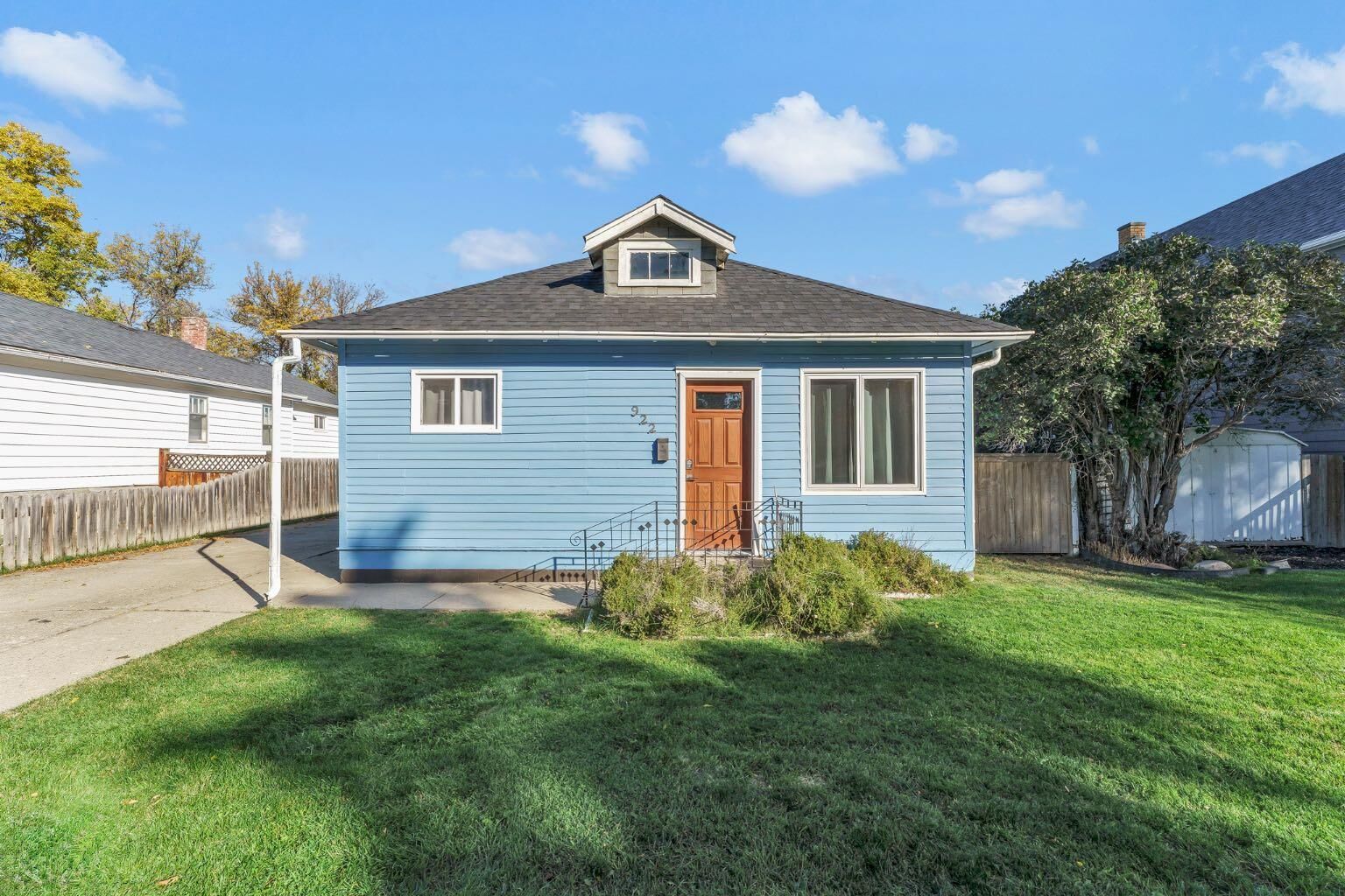 Property Photo:  922 4 Street SE  AB T1A 0M1 