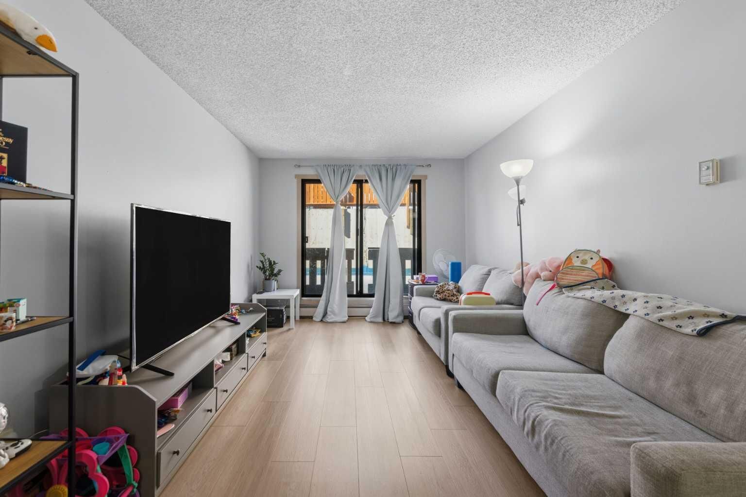 Property Photo:  3911 1 Street NE 7  AB T2K 0X2 