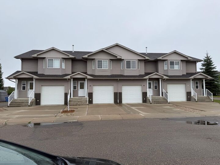 Property Photo:  18 Sierra Avenue SW  AB T1B 0A5 