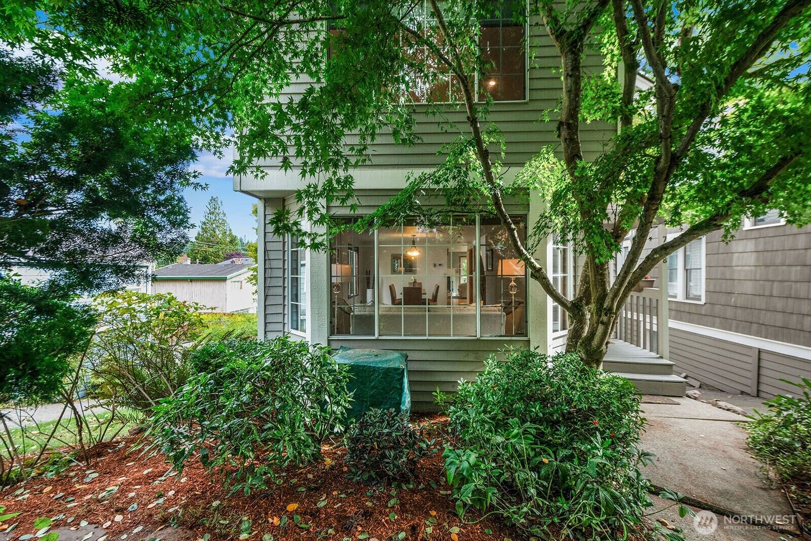 Property Photo: 7548 Ravenna Avenue NE WA 98115