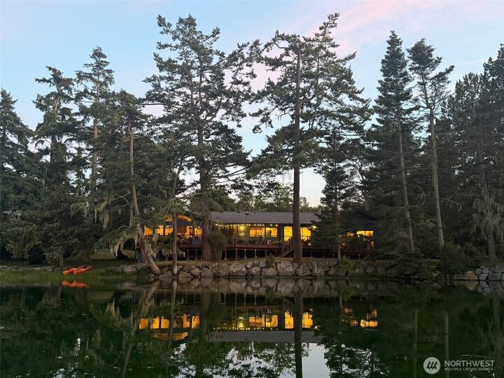Property Photo:  150  Marina Lane  WA 98250 