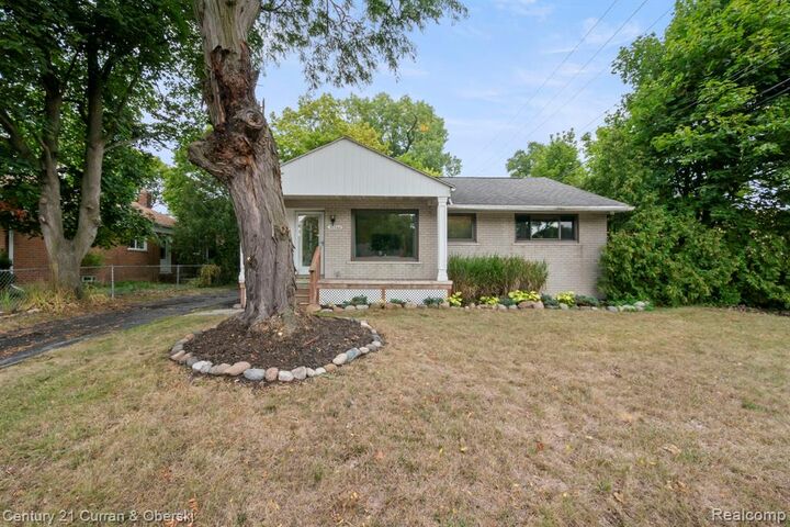 Property Photo:  31560 Leelane  MI 48336 