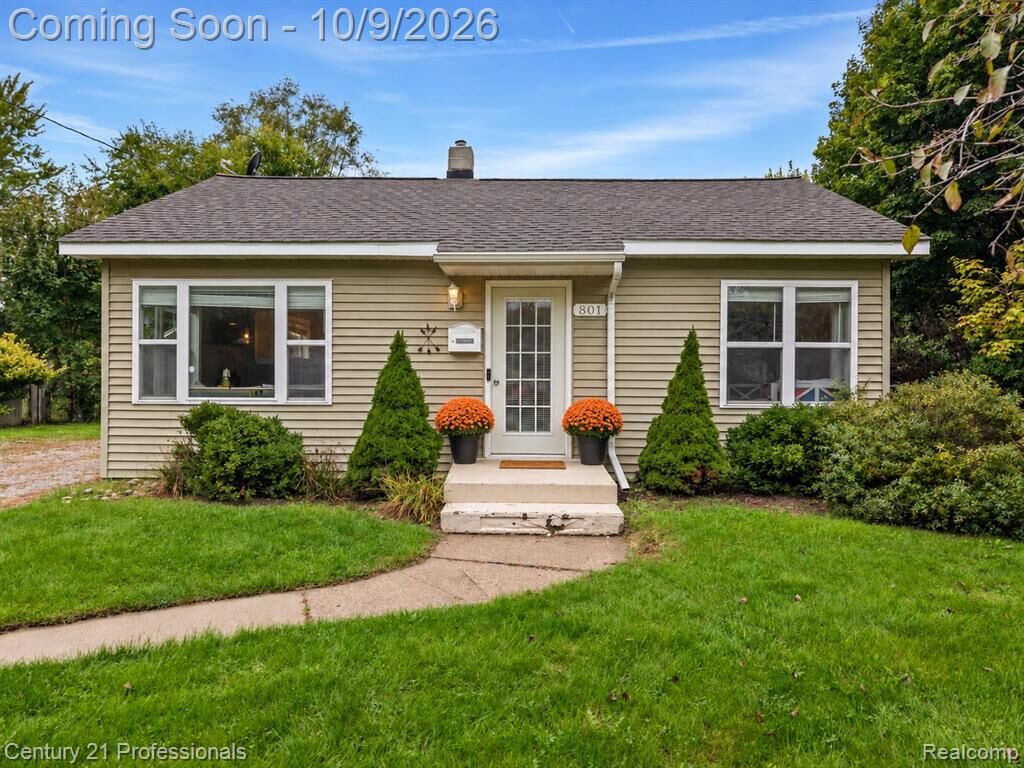 Property Photo: 801 Forest Drive MI 48430