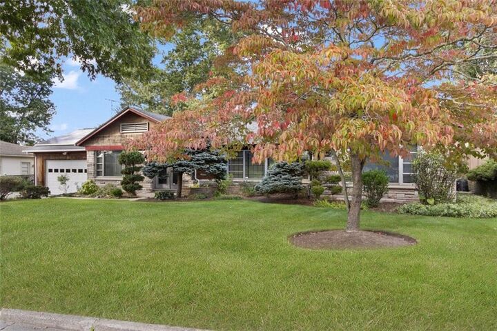 Property Photo:  6 Cold Brook Court  RI 02920 