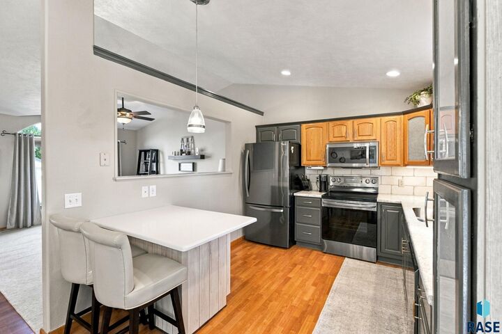 Property Photo:  1812 S Monticello Ave  SD 57106 