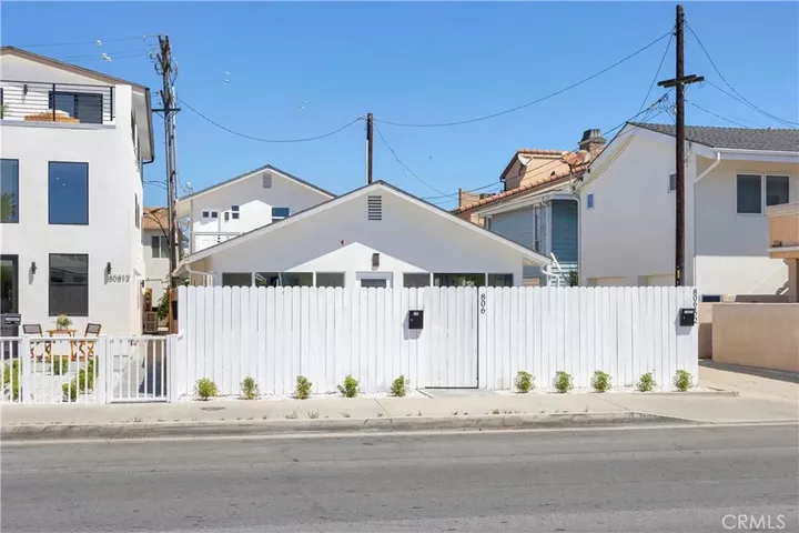 Property Photo:  806 W Balboa Boulevard Front  CA 92661 