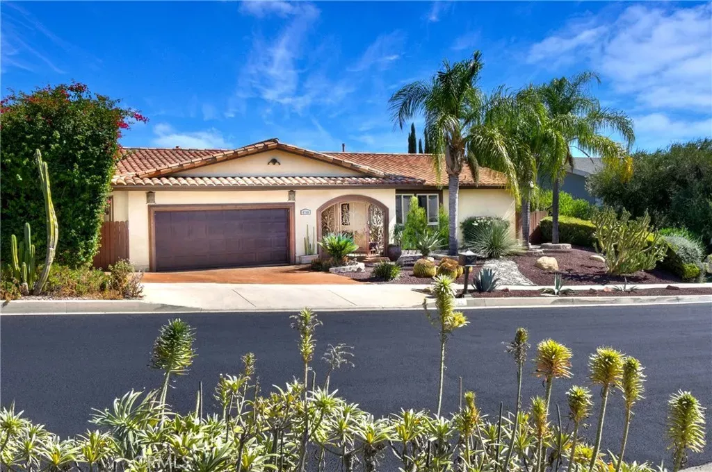 Property Photo:  6700 Vickiview Drive  CA 91307 
