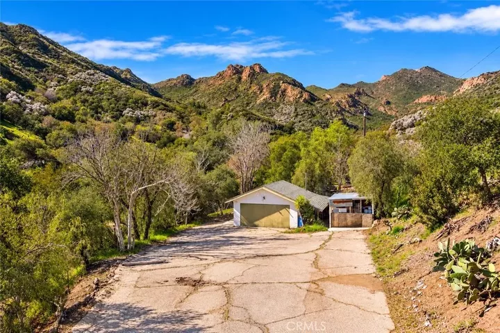 Property Photo:  864 W Carlisle Road  CA 91361 