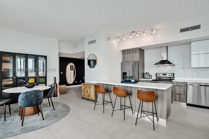 Property Photo:  350 NE 24th St 1406  FL 33137 