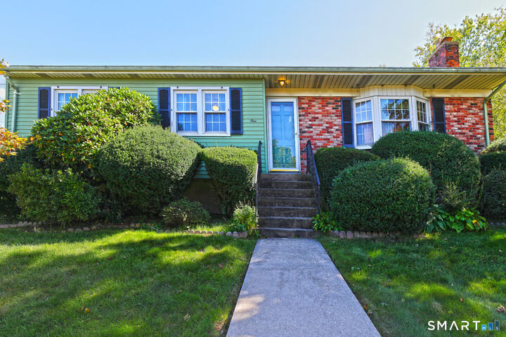 Property Photo:  1 Sunflower Circle  CT 06516 