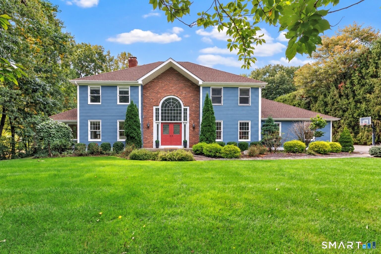 Property Photo: 3 Crescent Lane CT 06611