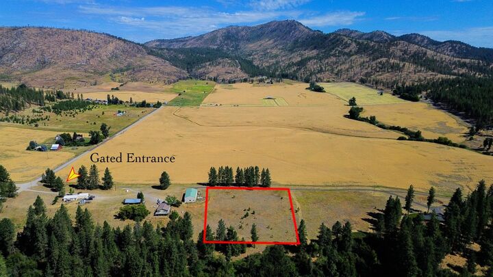Property Photo: 5677 Riverview Ln WA 99006