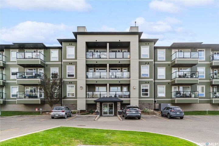 Property Photo:  102 Willis Crescent 1111  SK S7T 0T6 