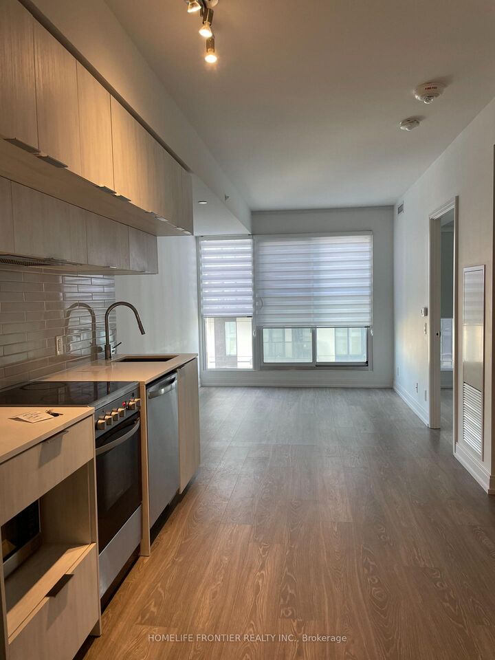 Property Photo:  181 Dundas Street E 3212  ON M5A 0N5 