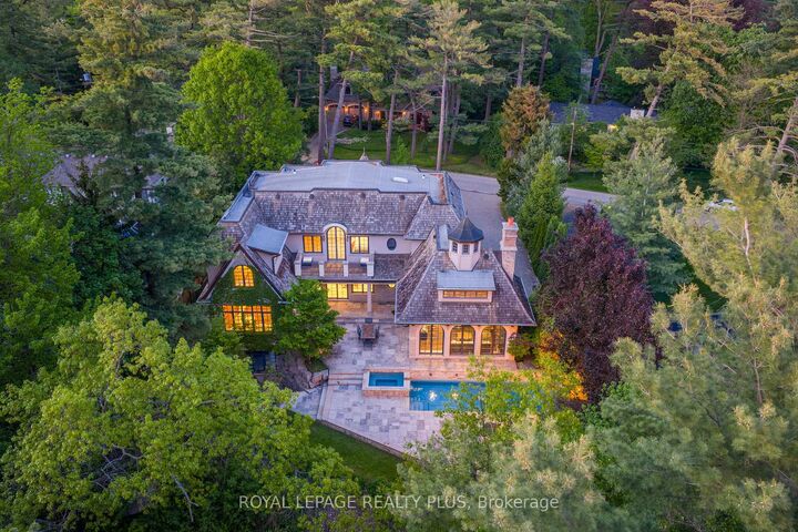 Property Photo:  1476 Carmen Drive  ON L5G 3Z1 