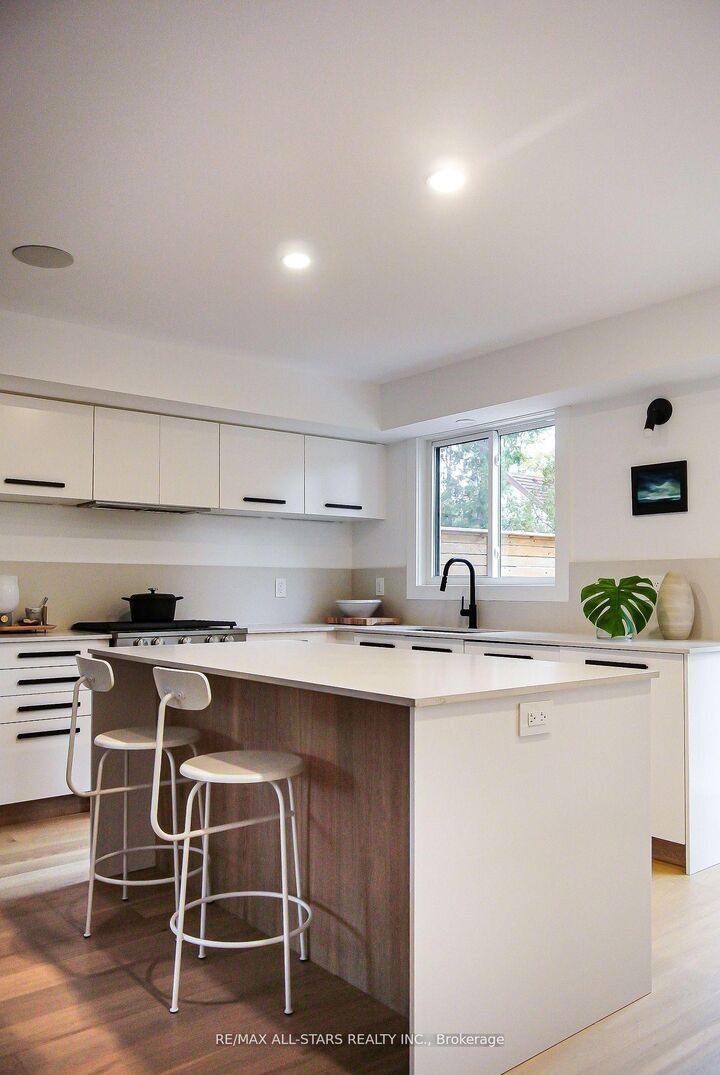 Property Photo:  6032 Main Street  ON L4A 1B8 