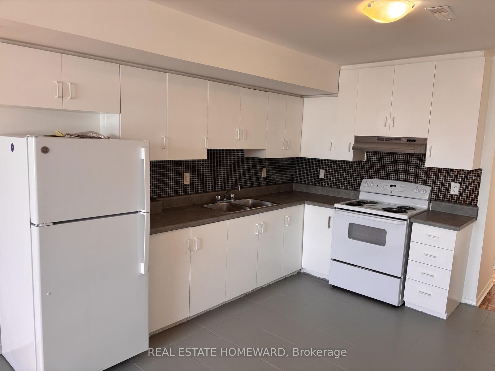 Property Photo:  879A Wilson Avenue Upper  ON M3K 1E6 