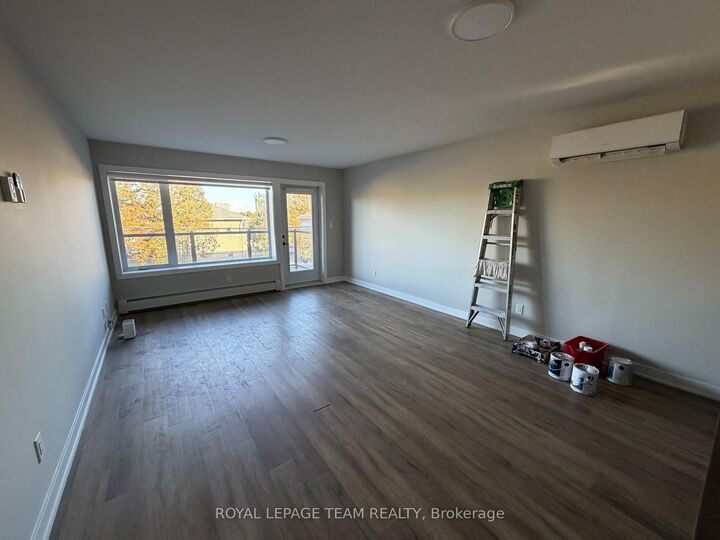 Property Photo:  1305 Summerville Avenue 102  ON K1Z 8G7 