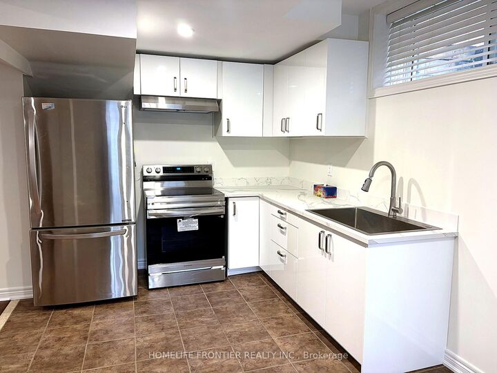 Property Photo: 33 Green Meadows Circle Lower ON M2J 5G6