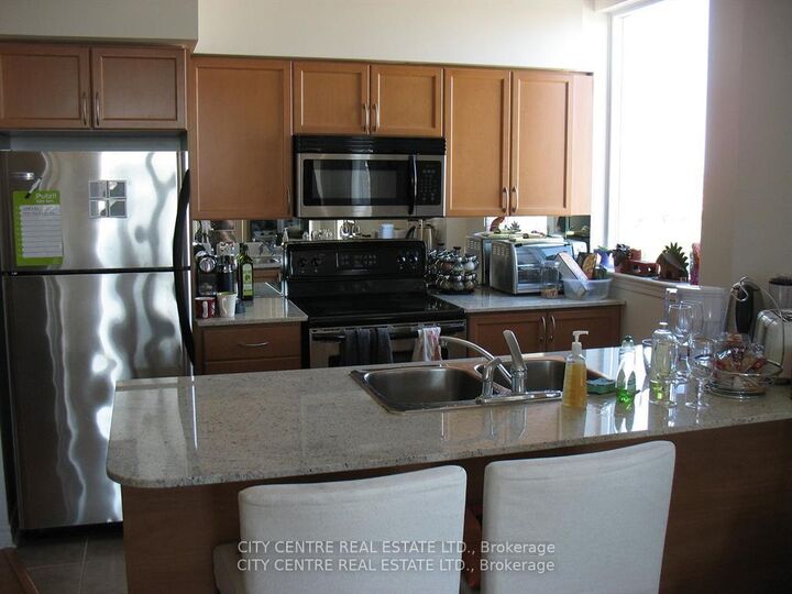 Property Photo:  388 Prince Of Wales Drive 709  ON L5B 0A1 