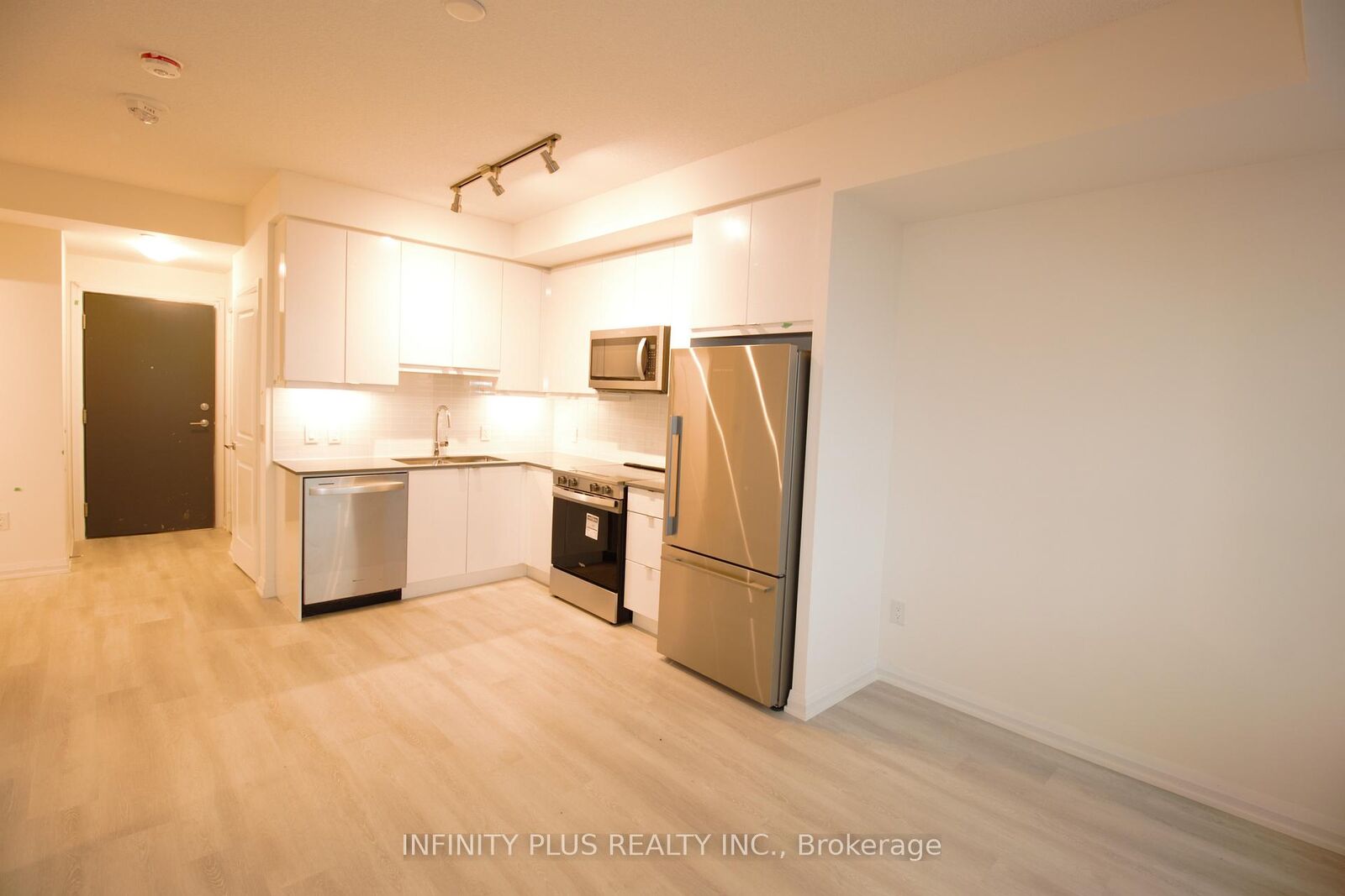 Property Photo:  3270 Sheppard Ave N/A E 1630  ON M1T 3K3 