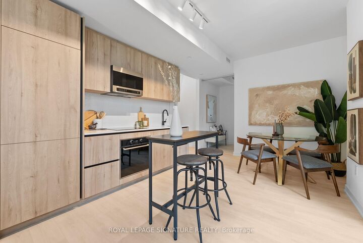 Property Photo:  117 Broadway Avenue 2502  ON M4P 1V3 