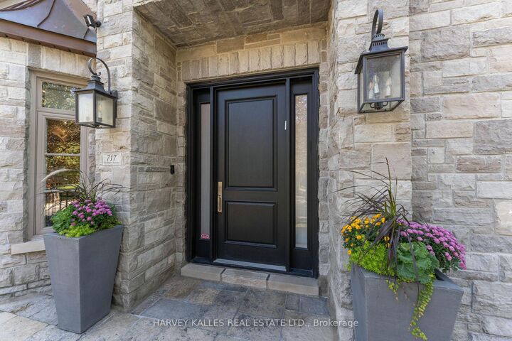 Property Photo:  717 Woburn Avenue  ON M5M 1M2 