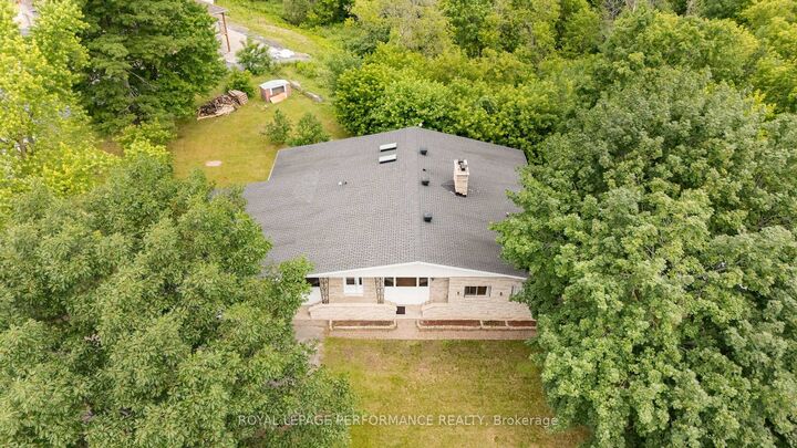 Property Photo:  438 Voyageur Place  ON K0A 1W0 