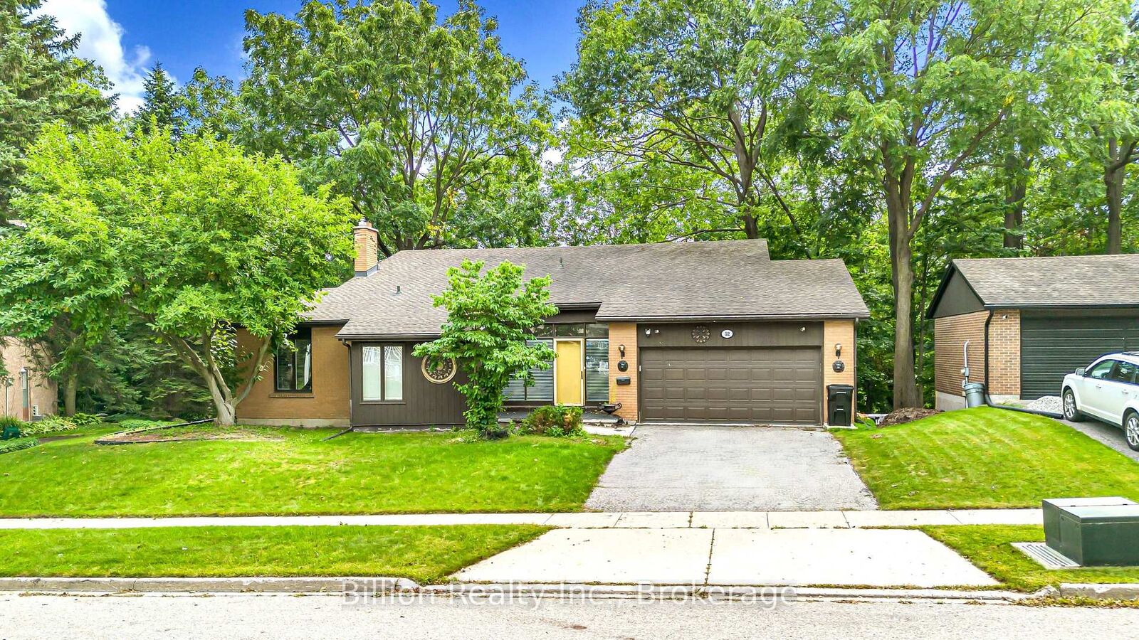 Property Photo: 52 Ridgewood Crescent ON N1S 4B3