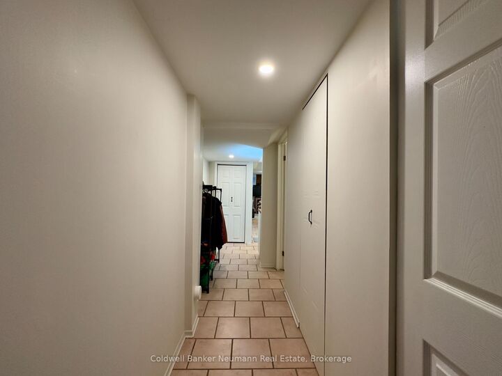Property Photo:  52 Renfield Street Lower  ON N1E 4A2 