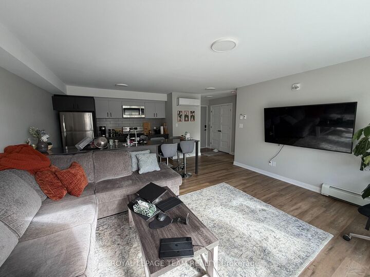 Property Photo:  1305 Summerville Avenue 204  ON K1Z 8G7 