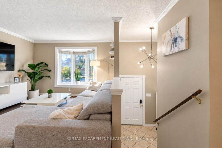 Property Photo:  6 Sandra Crescent  ON L3M 4Y9 