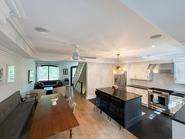 Property Photo:  21 Hillcrest Park  ON M4X 1E8 