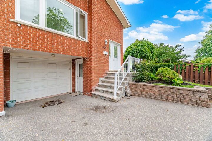 Property Photo:  578 Cavell Drive  ON L5B 2N9 