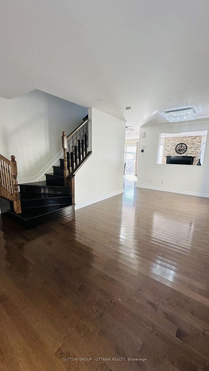 Property Photo:  608 Clearbrook Drive  ON K2J 5S2 