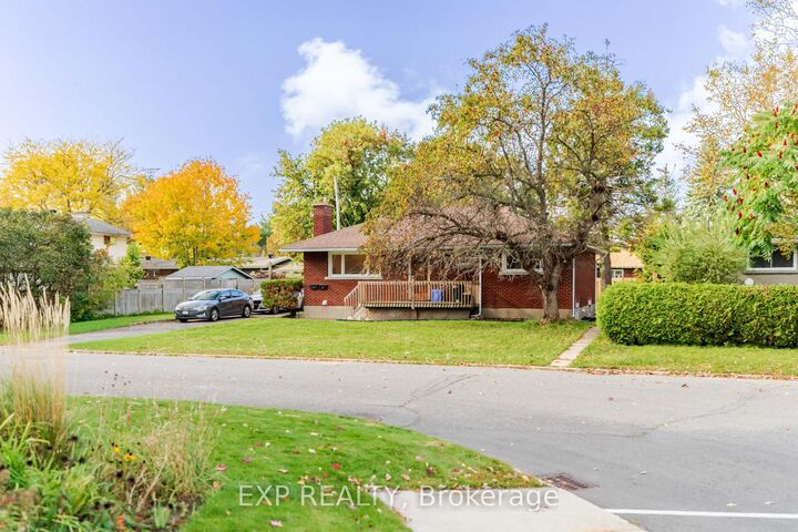 Property Photo:  24 Newhaven Street  ON K2G 0X5 