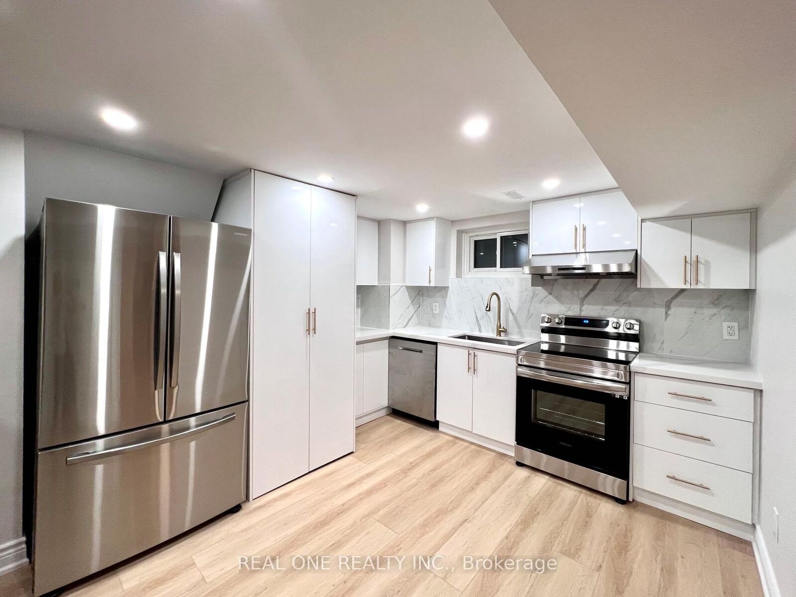 Photo de la propriété:  65 Dewlane Drive W  ON M2R 2P9 