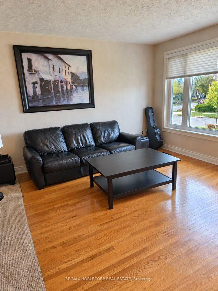 Property Photo:  5 Conamore Crescent  ON M3J 1H2 