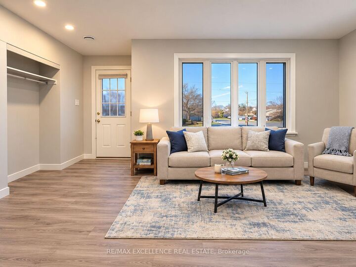 Property Photo:  1227 Trafalgar Street  ON N5Z 1H6 