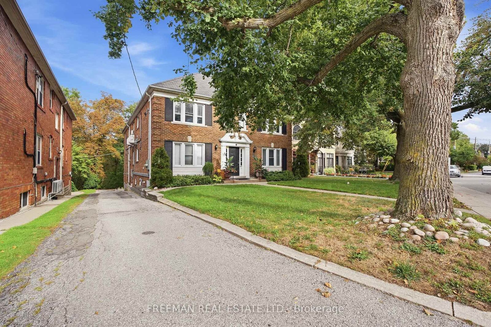 Property Photo:  783 Spadina Road  ON M5P 2X5 