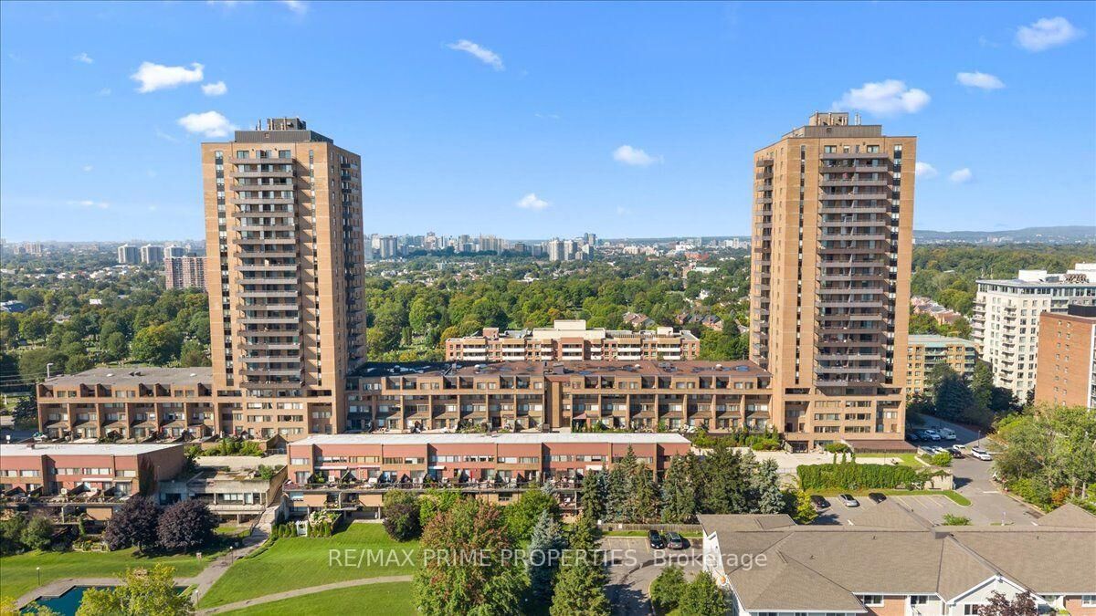 Property Photo:  525 St. Laurent Boulevard 4  ON K1K 2Z9 