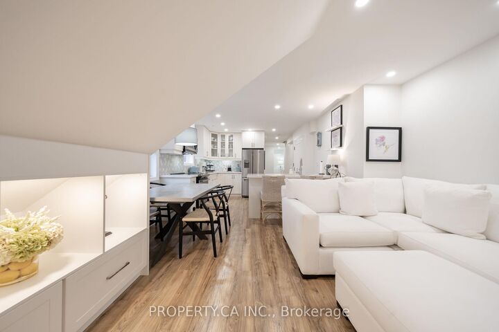 Property Photo:  963 Avenue Road 8  ON M5P 2K9 
