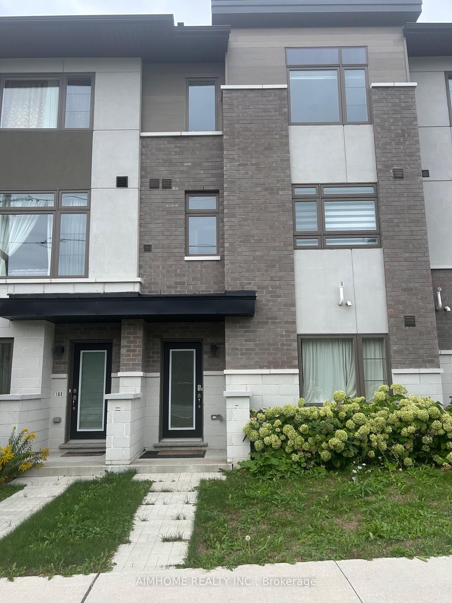 Property Photo:  250 Finch Avenue 102  ON L1V 0G6 