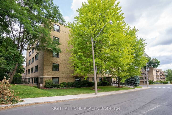 Property Photo:  2 Ridelle Avenue 502  ON M6B 1H4 