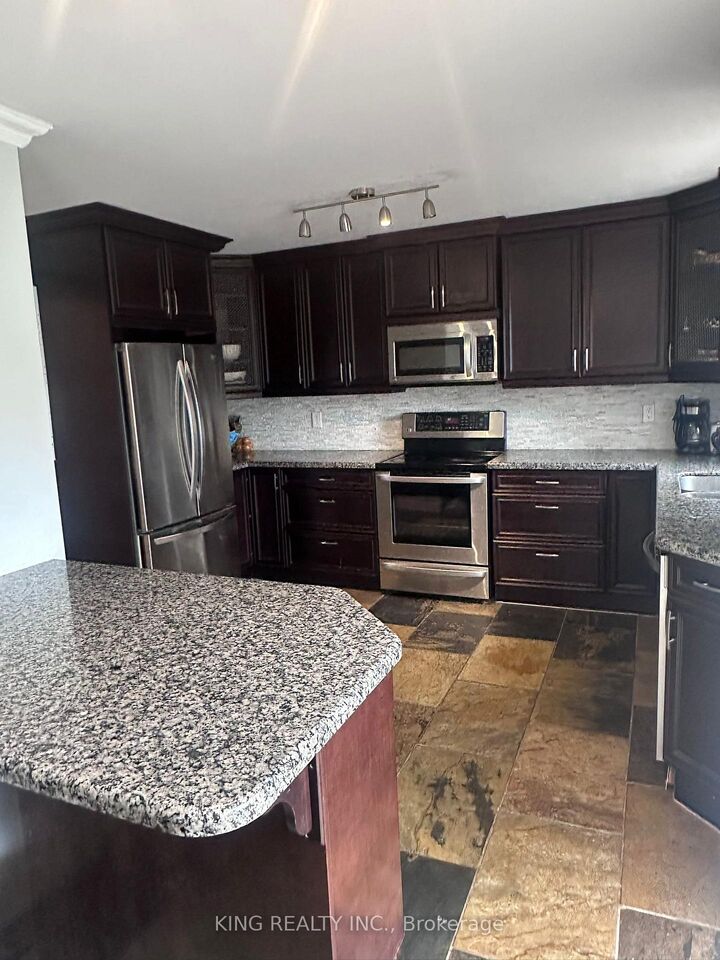 Property Photo:  9 Whitehorn Crescent  ON L4N 8E3 