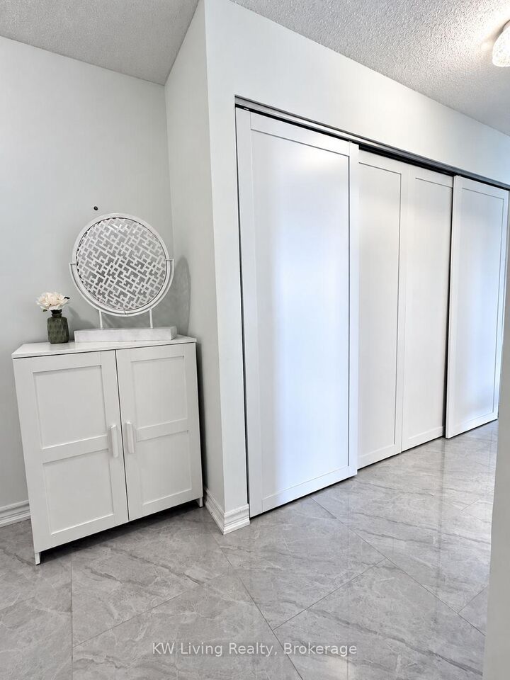 Property Photo:  175 Bamburgh Circle 818  ON M4E 0A6 