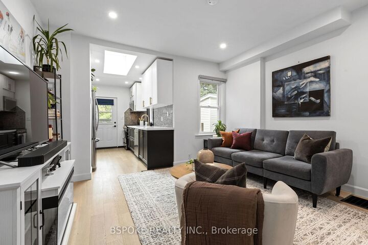 Property Photo:  546 Main Street  ON M4C 4Y4 